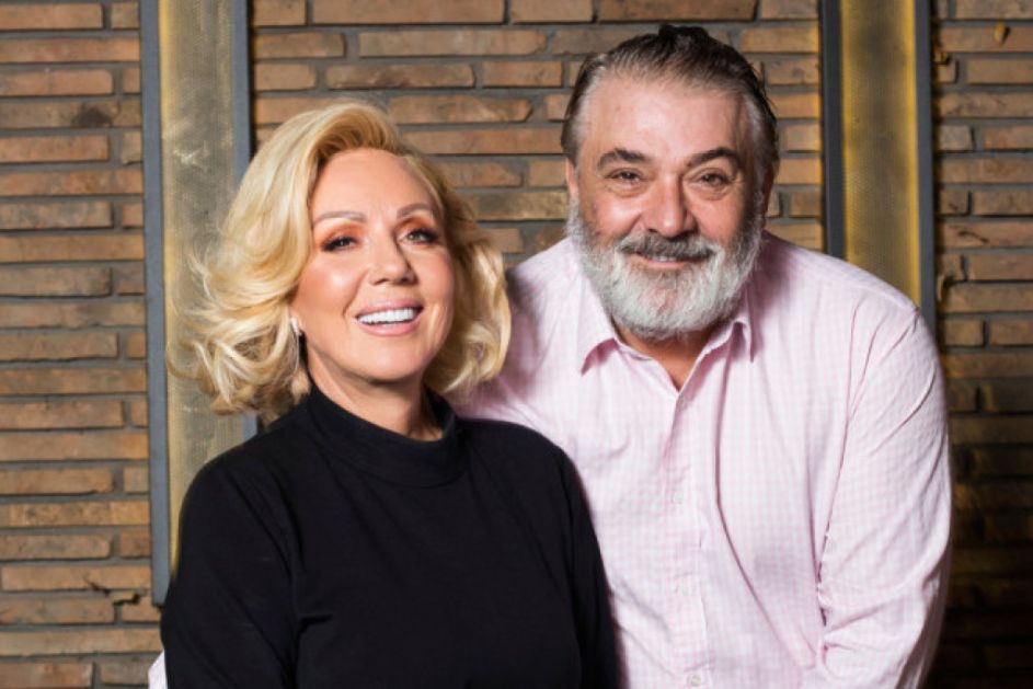 Sve je spremno za Aranđelovdan u kući Živojinovića: Viktor preuzeo ulogu domaćina, Brena ne može biti ponosnija