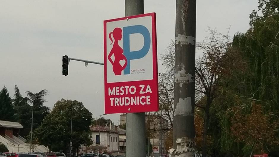 Sve više parking mesta za trudnice