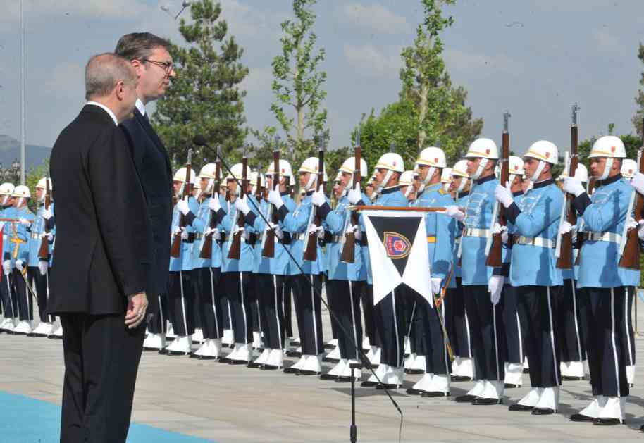 Svečani doček za Vučića u Turskoj – Počasni bataljon pozdravio sa “Merhaba askeri”