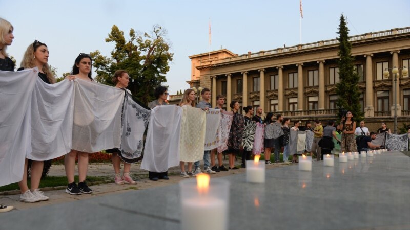 Sveće u Beogradu na godišnjicu genocida u Srebrenici