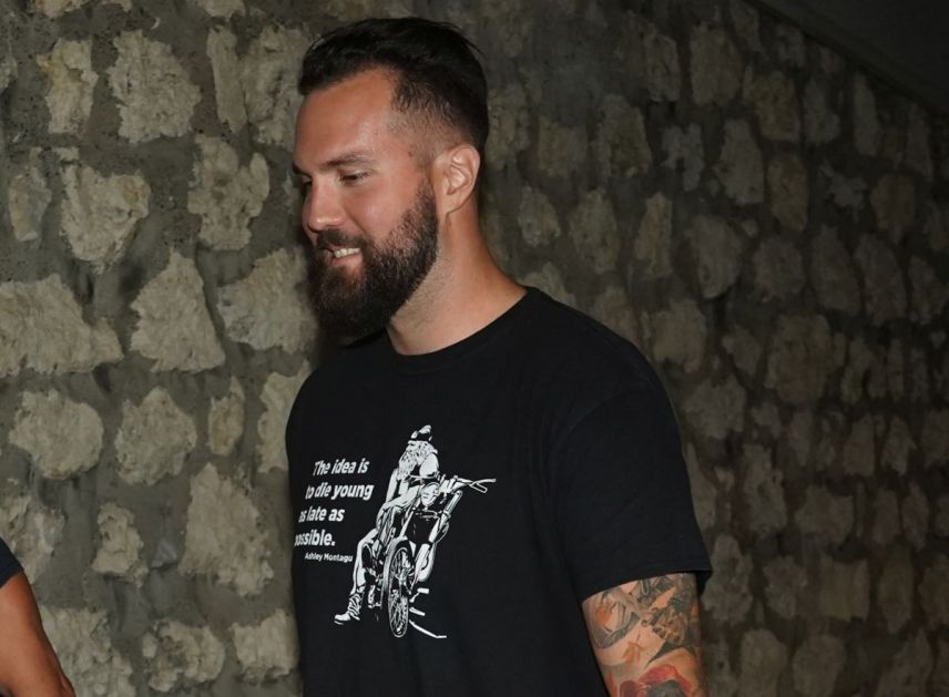 Svedeni, eleganti i zaljubljeni: Miroslav Raduljica posle dužeg vremena u javnosti sa suprugom Tamarom FOTO