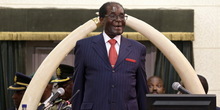 Mugabe pritvoren u rezidenciji, insistira da okonča mandat