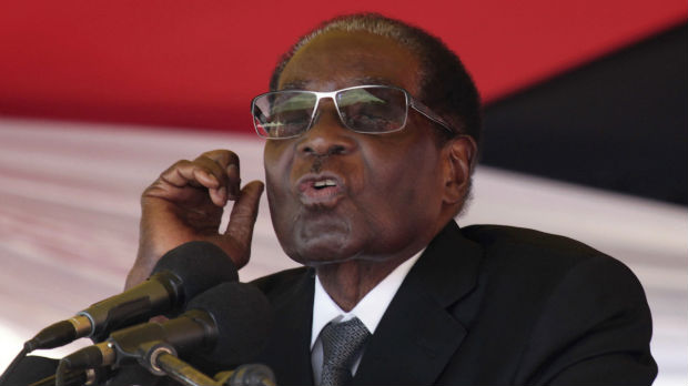 Mugabe pritvoren u rezidenciji, insistira da okonča mandat