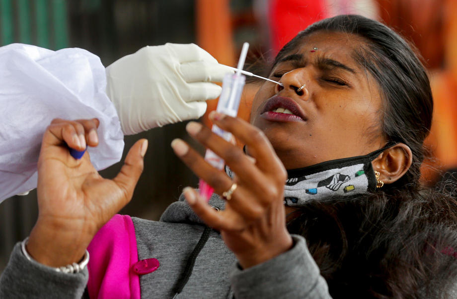 Svet: U Indiji predviđaju upotrebu ruske vakcine Sputnjik V u maju-junu; Na Tajčlandu najveći broj novozaraženih