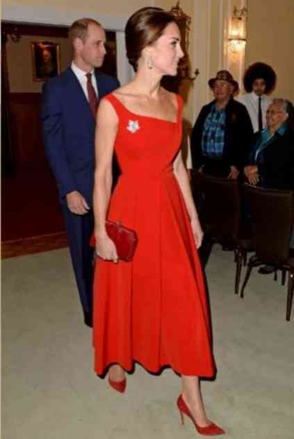 Svi pričaju o crvenoj haljini kojom je Kejt prekršila pravila kraljevske porodice, a sigurno niste znali da je isti stajling već nosila jedna naša DAMA (FOTO)