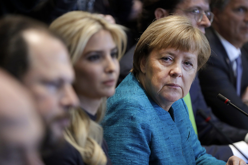 Svi su primetili “ko si bre ti” pogled Angele Merkel upućen Ivanki Tramp (FOTO)