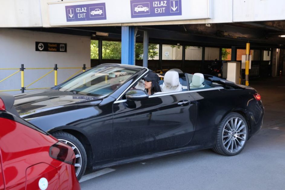 Svi su se okrenuli kada se Seka pojavila: Nikada niste videli slične papuče