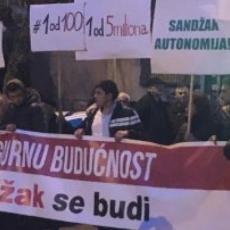 TAČIJEV I HARADINAJEV ČOVEK NA ĐILASOVOJ ŠETNJI U NOVOM PAZARU! Protesti usmereni na slabljenje Srbije, sad znamo ko ih finansira 