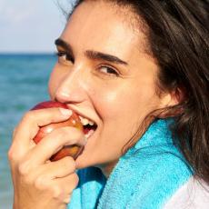 TAJNO SVOJSTVO: Zašto SVAKA žena treba da pojede bar jednu jabuku na dan?