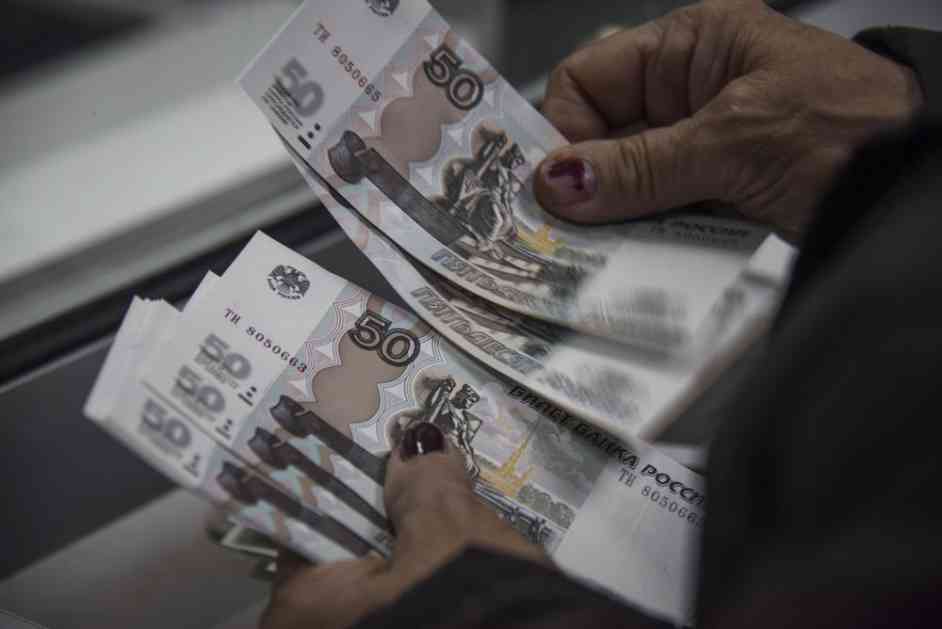 TAKO SE POŠTUJE KULT MUNDIJALA: Rusija štampa novčanicu od 100 rubalja sa motivima SP, evo kako će ona izgledati (FOTO)