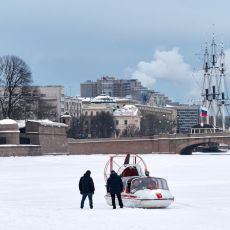 TAKVIH MRAZEVA NIJE BILO 128 GODINA! Novi rekord u Peterburgu - otišlo daleko ispod nule, da se čovek živ zaledi (FOTO)