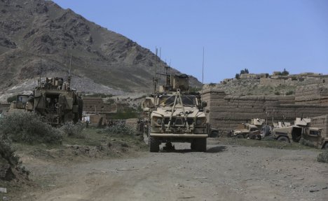 TALIBANI NAPRAVILI MASAKR U AVGANISTANU: U napadu na vojnu bazu ubijeno 50 vojnika