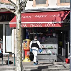 TERORISTIČKI NAPAD U FRANCUSKOJ: Muškarac NOŽEM NAPADAO prolaznike, ubio dvoje ljudi (VIDEO)