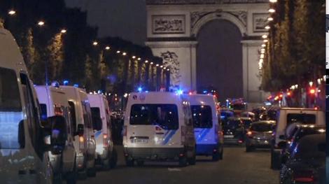 TERORISTIČKI NAPAD U PARIZU Ubijen policajac i jedan napadač; Oland: Odložite izbore