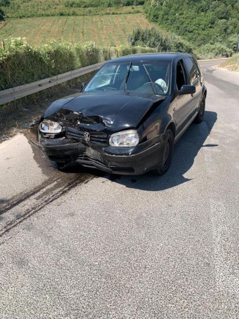 TEŠKA SAOBRAĆAJNA NESREĆA NA GNJILANSKOM PUTU: Povređeno osam osoba, jedna u komi