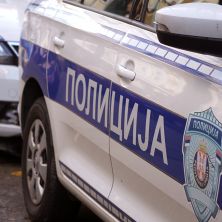 TEŽAK UDES U CENTRU VRANJA: Motociklista podleteo pod taksi - hitno prevezen u bolnicu!