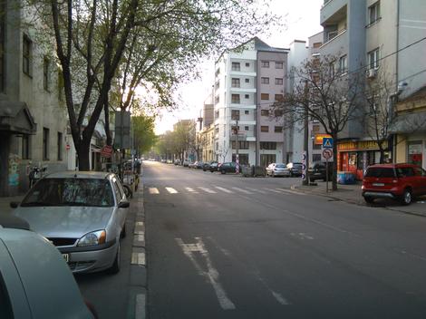 TIHO JUTRO U BEOGRADU Ulice gotovo puste, tramvaji menjaju trasu zbog radova u Karađorđevoj