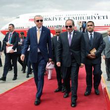 TOPE SE ZAHLAĐENI ODNOSI! Erdogan u poseti Egiptu posle više od DECENIJE (FOTO/VIDEO)