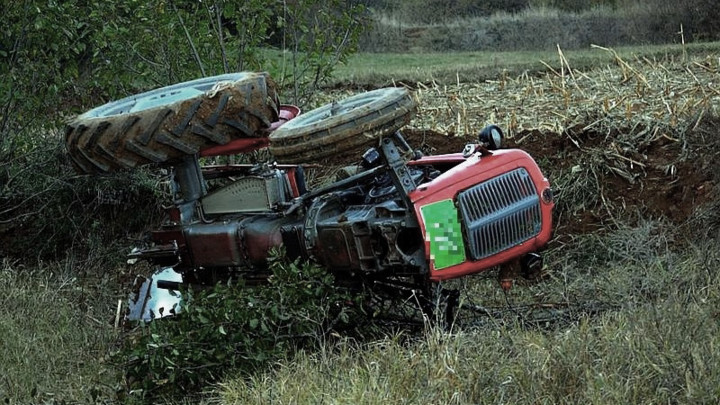 TRAGEDIJA KOD LJIGA: Traktor se prevrnuo, BOŽIDAR OSTAO NA MESTU MRTAV