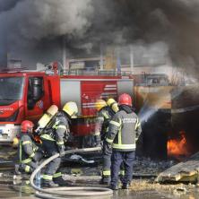 TRAGEDIJA U RAKOVICI: Vatrogasci uleteli u stan u plamenu i pronali beživotno telo