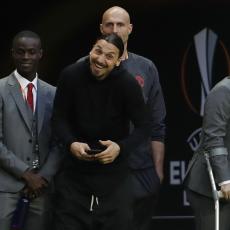 TRAŽI SAMO JEDNO: Navijač Mančestera ponudio je Ibrahimoviću ono što NIKO, NIKADA ne bi (FOTO)