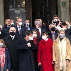 TRAŽI SE REŠENJE ZA ZAGAĐENOST VAZDUHA U SARAJEVU: Britanski ambasador sa maskom na sastanku! (FOTO)