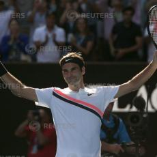 TREBALO MU JE VIŠE OD DVA SATA: Federer dugo lomio otpor Mađara (FOTO)