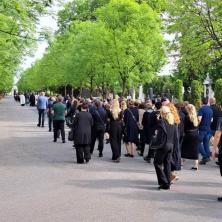 TREĆI DAN ŽALOSTI U SRBIJI: Danas još tri sahrane nastradalih u Duboni