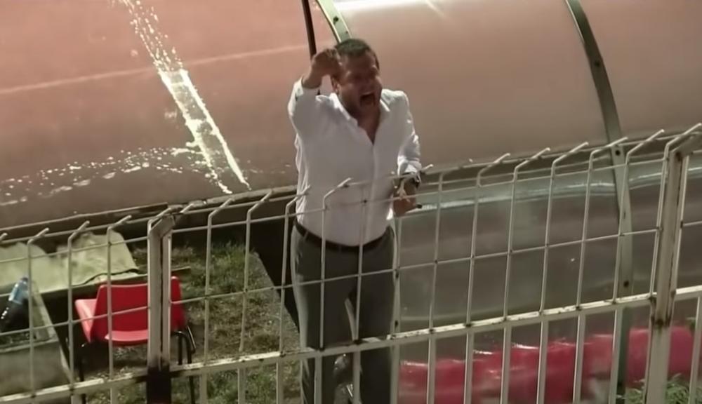 TRENER RADNIČKOG U DELIRIJUMU POSLE GOLA JAPANCA: Lalatović skočio na ogradu! Pogledajte šta je onda uradio (VIDEO)