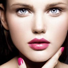 TRIKOVI UZ KOJE NEĆEŠ POGREŠITI: Otkrivamo kako da izabereš šminku za SVETAO TEN