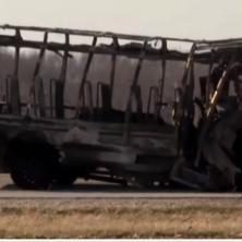 TUGA! Pet osoba POGINULO u sudaru školskog autobusa i kamiona, među njima i DECA - Vozila potpuno IZGORELA, potresne scene (VIDEO)