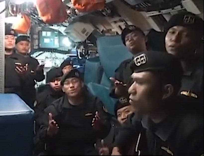 TUGA: Snimak posade indonežanske podmornice kako peva oproštajnu pesmu VIDEO