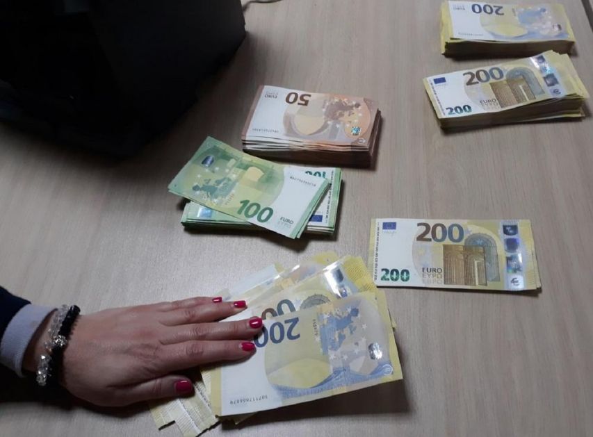 TURCI I ALBANCI UHVAĆENI NA GRANICI: Pokušali u Srbiju da unesu VELIKU količinu sakrivenog novca! Evo kako su provaljeni