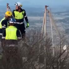 TURISTI SATIMA BILI ZATRPANI POD RUŠEVINAMA Bajkovit odmor se pretvorio u HOROR: Pali sa vidikovca, dvoje ljudi u TEŠKOM STANJU