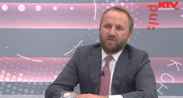 Tačijev čovek predao Haradinaju zahtev za ostavku