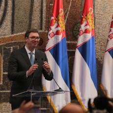 Tačno u ponoć: Predsednik Srbije čestitao Božić (FOTO)