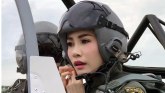 Tajland: Nezvanična kraljica u kokpitu aviona, u uniformi i uz oružje - dovoljno da padne sajt palate