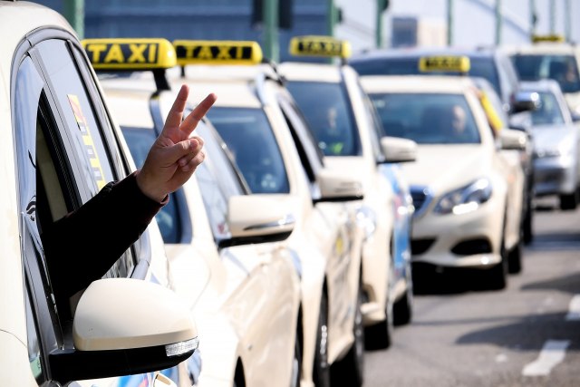 Taksisti protestovali zbog novog zakona i dampinških cena