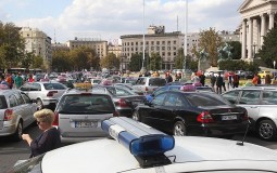 
					Taksisti od sutra u okviru trase protestne vožnje prevoze besplatno građane 
					
									