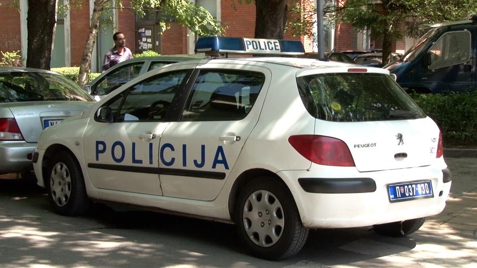 Pregovori policije i tri naoružana muškarca u Kragujevcu