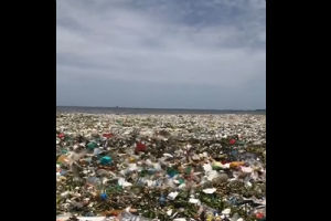 Talas od 30 tona plastike, snimak šokirao svet / VIDEO