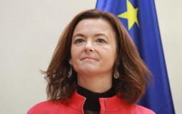 
					Tanja Fajon odgovara Ani Brnabić: Malo više poštovanja i pozitivne energije 
					
									