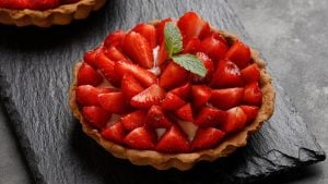 Tart od jagoda: Recept za laganu i osvežavajuću prolećnu poslasticu