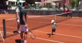 Tatin naslednik: Novakov sin zaigrao tenis (VIDEO)