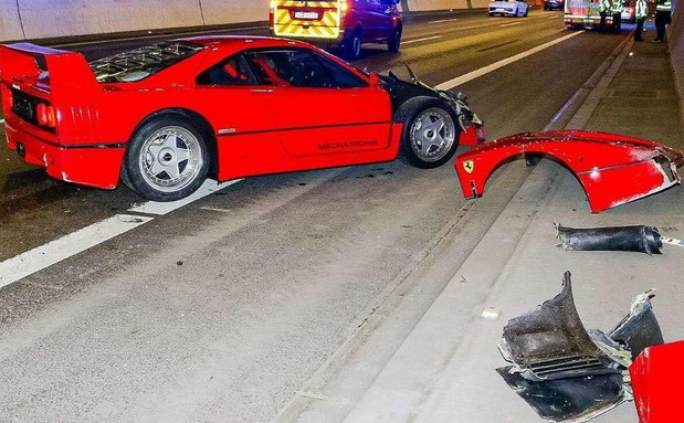 Tek što je izašao iz salona i krenuo na izložbu u Minhen, mladi vozač je u tunelu razbio Ferrari F40