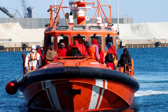Tela sedam migranata izvučena kod Lampeduze