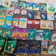 Telekom Srbija podstiče kreativnost osnovaca - Tradicionalna novogodišnja donacija knjiga za školske biblioteke