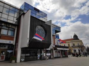 Tender konačno završen, beogradska firma ipak sređuje fasadu pirotskog Doma kulture
