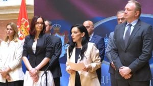 Tepić u Skupštini o Vučiću i kriminalu, Pilja odgovorila