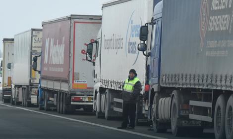 Teretna vozila i dalje čekaju satima na graničnim prelazima